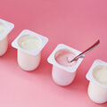 Environnement : pots de yaourts en plastique non recyclés  